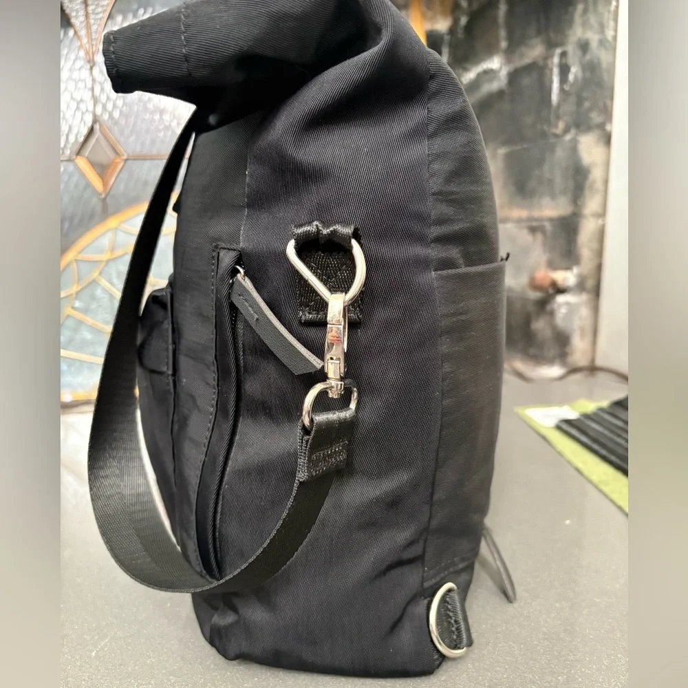 Ozuko bag, used as both a backpack and a messenger or tote bag.